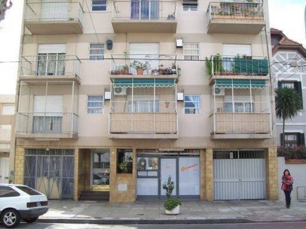 Monoambiente c/frente c/ balcon  Villa del parque Apto Profesional