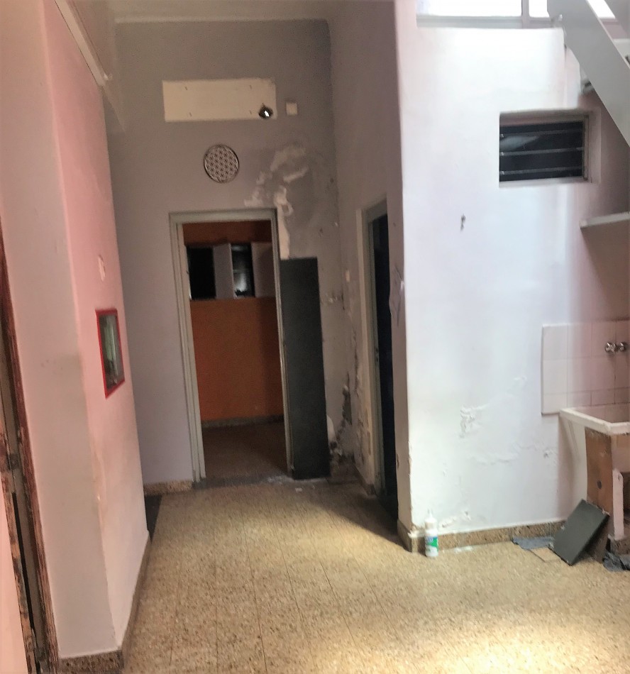 Venta  casa a refaccionar 3 amb  c/cochera y terraza versalles 