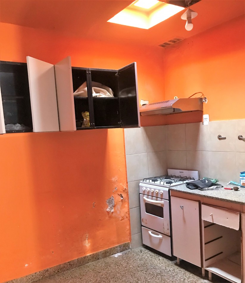 Venta  casa a refaccionar 3 amb  c/cochera y terraza versalles 