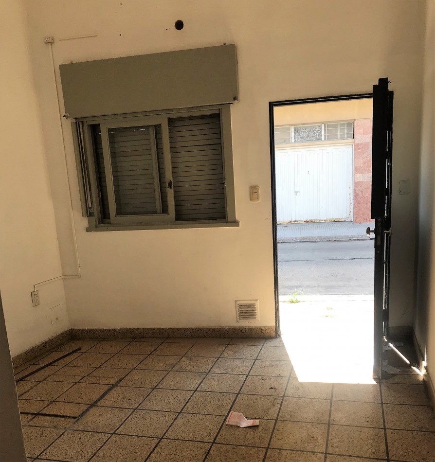 Venta  casa a refaccionar 3 amb  c/cochera y terraza versalles 