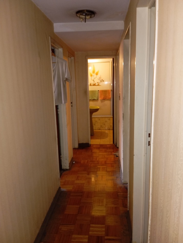 4 ambientes con dependecia  cochera y patio, para refaccionar, Venta Villa Devoto