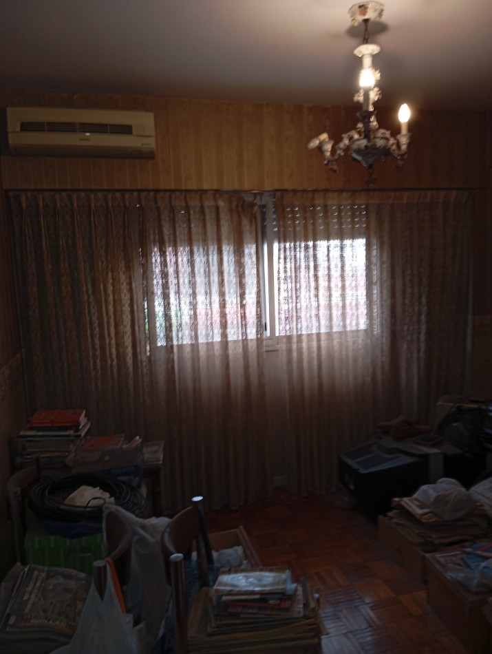 4 ambientes con dependecia  cochera y patio, para refaccionar, Venta Villa Devoto