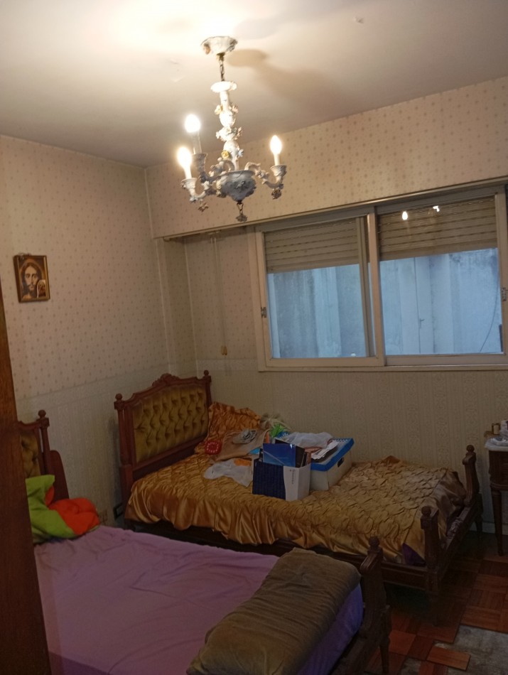 4 ambientes con dependecia  cochera y patio, para refaccionar, Venta Villa Devoto