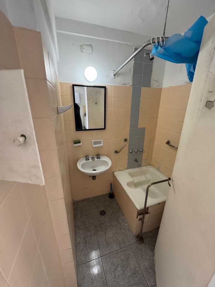 Monoambiente c/frente c/ balcon  Villa del parque Apto Profesional