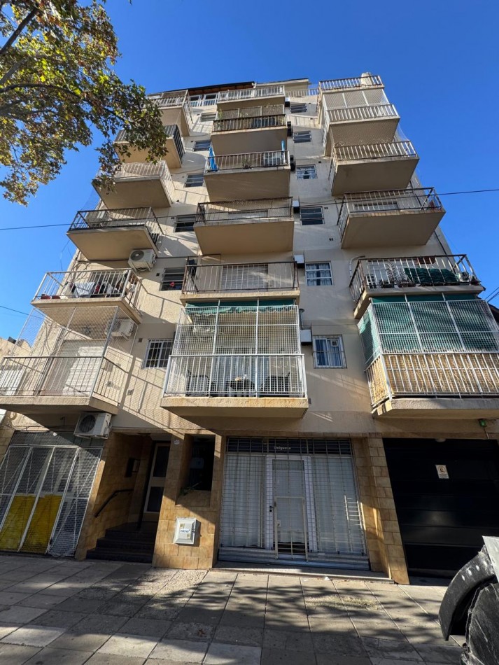 Monoambiente c/frente c/ balcon  Villa del parque Apto Profesional