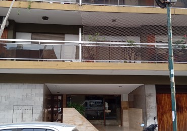 4 ambientes con dependecia  cochera y patio, para refaccionar, Venta Villa Devoto